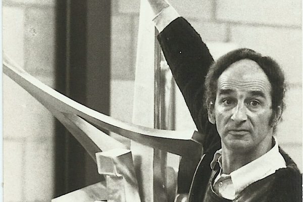 Adriaan wijst Adriaan wijst